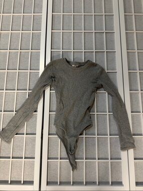 Ardene Ribbed Crew Neck Bodysuit in Heather Gray